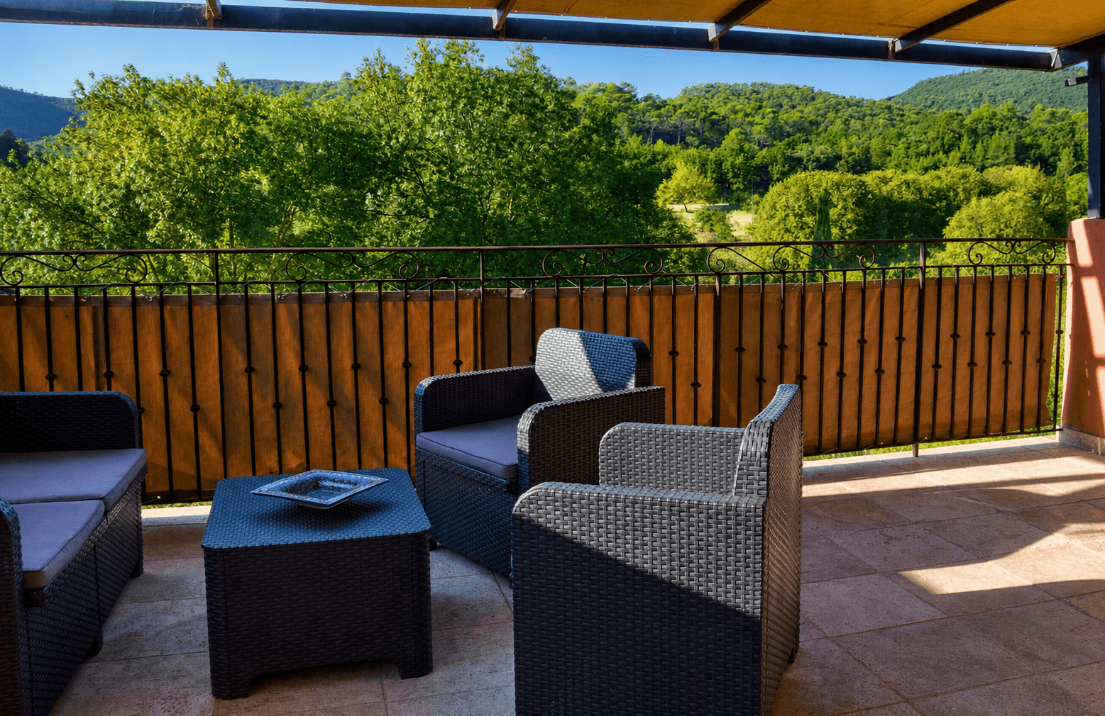 Terrasse vue colline